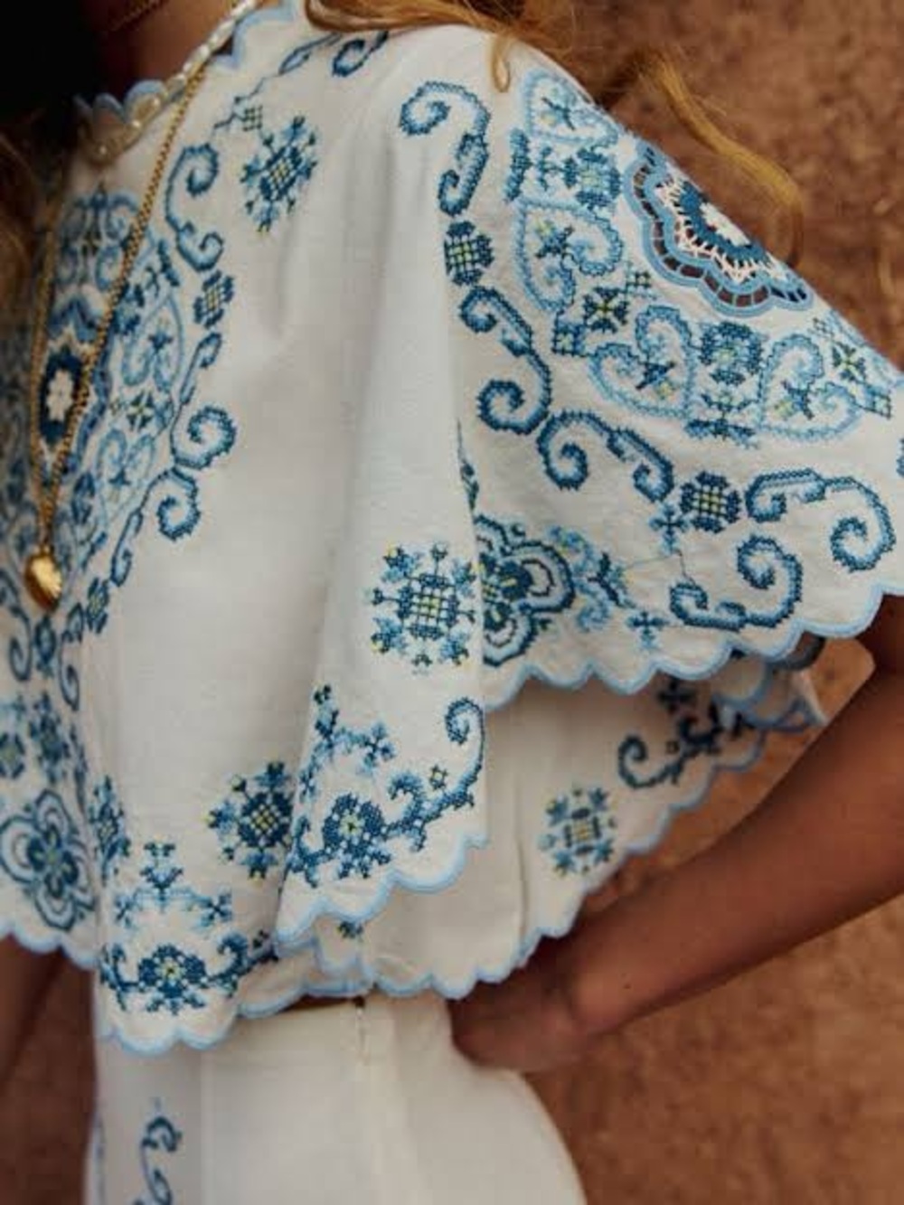 Nwt Sezane Anneclaire Blouse Ecru With Contrasting Blue Embroidery - Size 2 - Picture 3 of 3